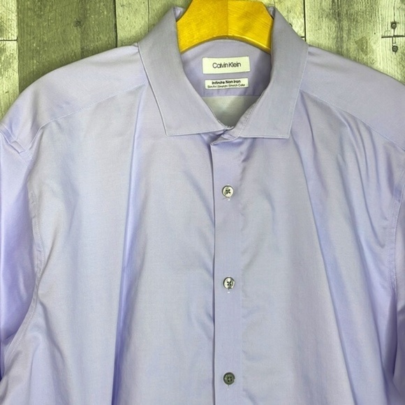 Calvin Klein Men’s button up long sleeve shirt. Light purple/lilac. Non iron.EUC - Picture 2 of 10